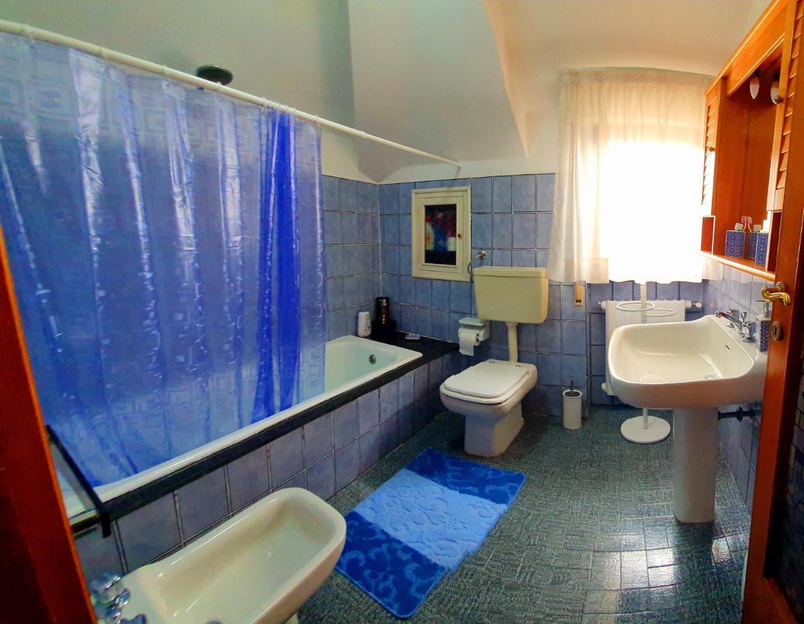 アヴェッツァーノLa Casa Di Loryanneアパートメント エクステリア 写真